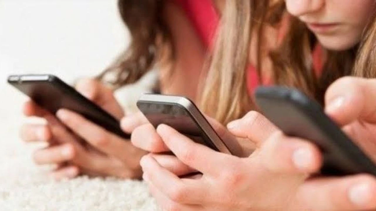 Yeni sosyal medya düzenlemesi: 15-18 yaş arası kullanıcılar için kısıtlamalar getirildi