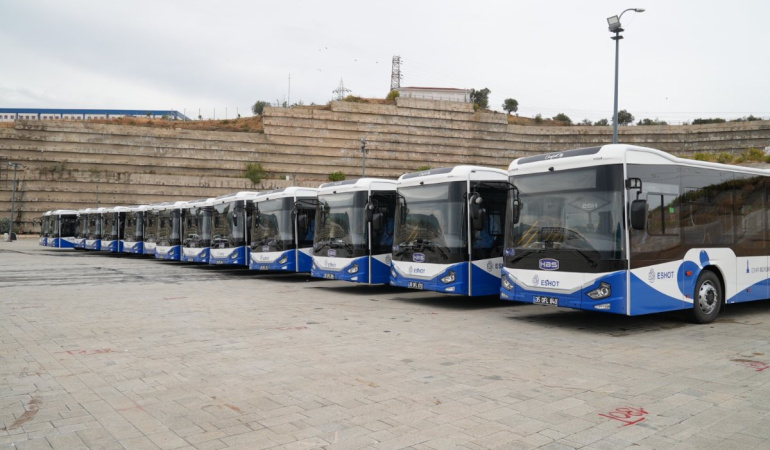 İzmir’de toplu ulaşım filosuna 111 yeni otobüs katıldı