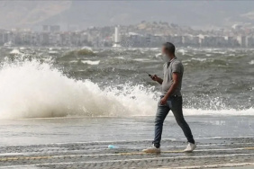 İzmir'de 14 ilçeye kuvvetli rüzgar uyarısı yapıldı