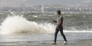 İzmir'de 14 ilçeye kuvvetli rüzgar uyarısı yapıldı