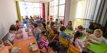 İzmir'de Yuvamız İzmir projesiyle çocuklara günlük sıcak yemek hizmeti