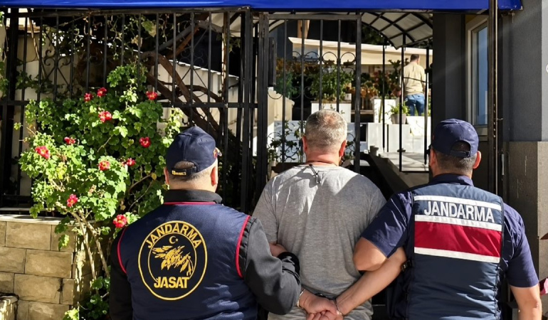 Gümüldür’de kasten öldürme cezası bulunan şüpheli jandarma tarafından yakalandı