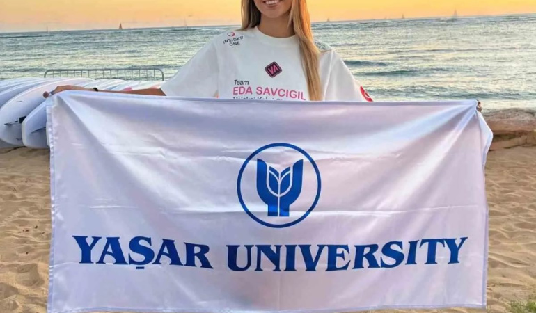 Eda Savcıgil, Molokai Kanalı’nı geçerek en genç Türk unvanını kazandı