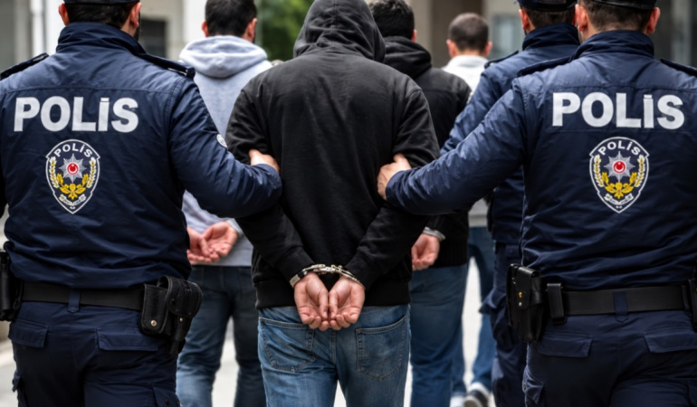 Foça’daki düğün olayında 14 kişiden 7’si tutuklandı