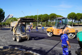 İzmir'de asfalt ve yol düzenleme çalışmaları devam ediyor