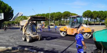 İzmir'de asfalt ve yol düzenleme çalışmaları devam ediyor