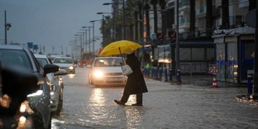 İzmir'de gök gürültülü sağanak yağış bekleniyor