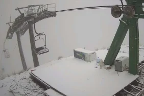 Ödemiş'te kar yağışıyla birlikte Bozdağ Kayak Merkezi beyaza büründü