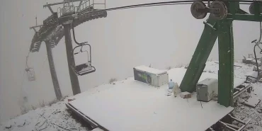 Ödemiş'te kar yağışıyla birlikte Bozdağ Kayak Merkezi beyaza büründü
