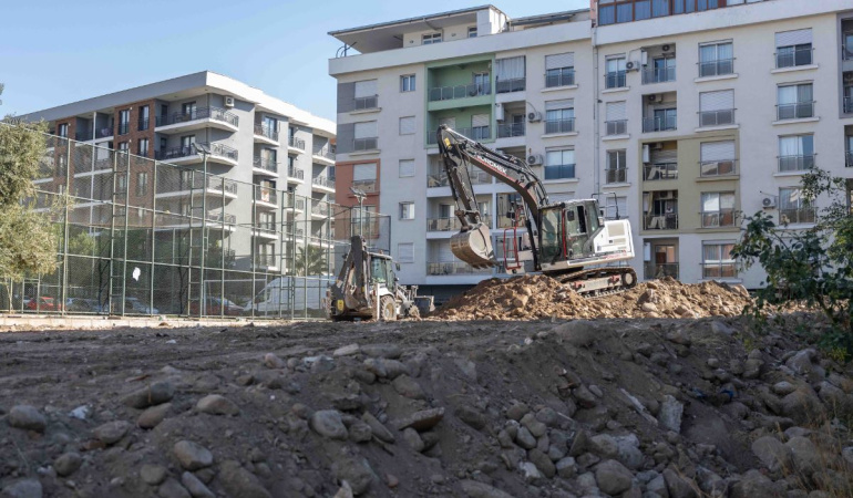 Bornova’da atıl alan otopark haline getiriliyor