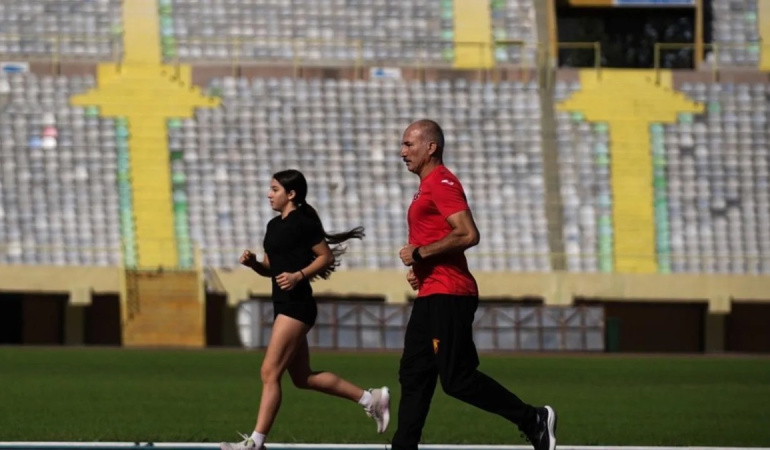 İzmirli baba-kız atletizmde başarılarına devam ediyor