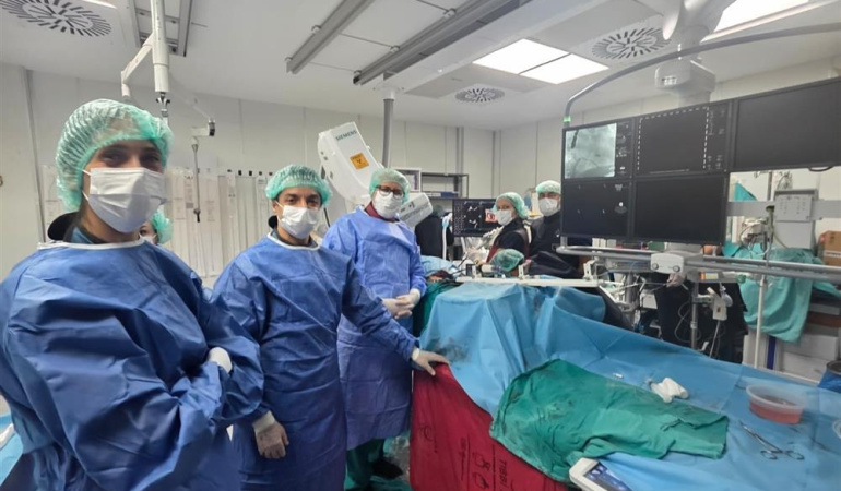 İzmir’deki hastanede MitraClip yöntemiyle mitral kapak onarımı yapıldı