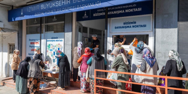 İzmir'de ihtiyaç sahiplerine sıcak yemek desteği