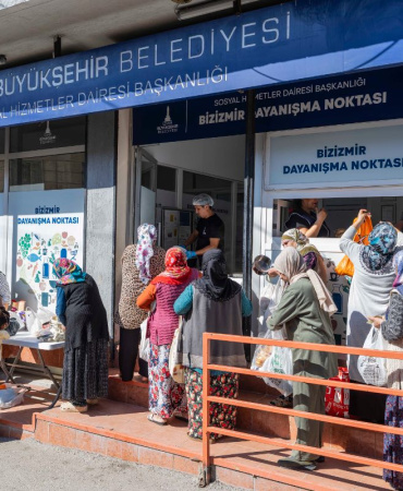 İzmir'de ihtiyaç sahiplerine sıcak yemek desteği