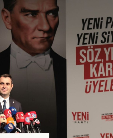 YENİ Parti İzmir İl Kongresi'nde Çağatay Güç yeniden başkanlık görevine seçildi