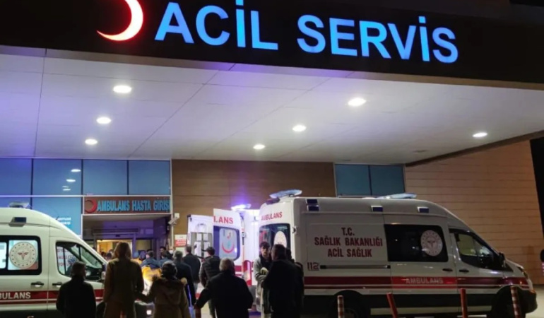 Menderes-Seferihisar kara yolunda meydana gelen zincirleme kazada 7 kişi yaralandı