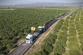 Selçuk'taki Zeytinköy yolu yenileme çalışmaları sürüyor