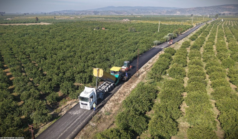Selçuk’taki Zeytinköy yolu yenileme çalışmaları sürüyor