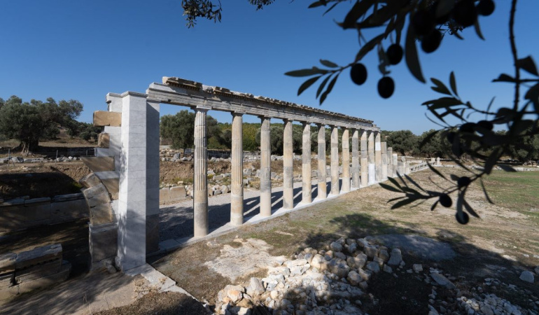 Teos Antik Kenti’ndeki meclis binası, 2 bin 200 yıl sonra gün yüzüne çıkarıldı