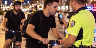 İzmir'de bisiklet ve scooter sürücülerine alkol testi uygulaması başlatıldı
