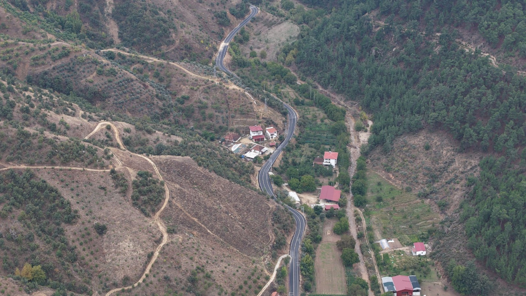 İzmir’in dört bir yanında asfalt mesaisi
