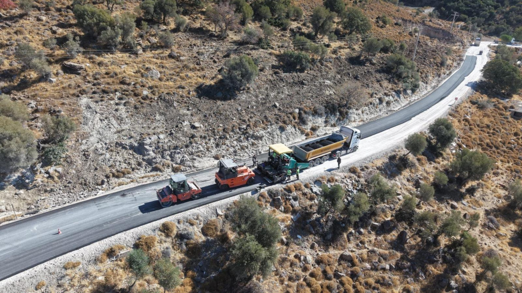 İzmir’in dört bir yanında asfalt mesaisi